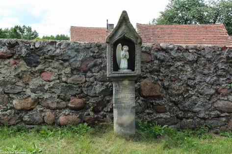 Kapliczka cmentarna w Lubnowie