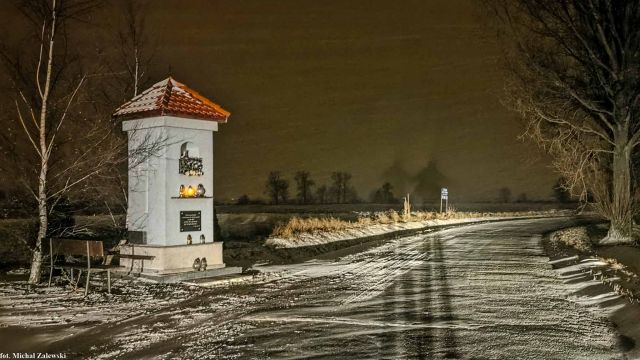 Kapliczka przydrożna w Nasławicach