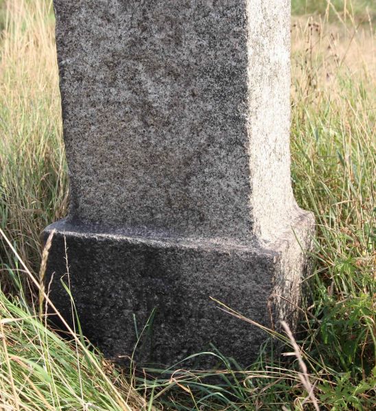 Plik:Strzelce, kapliczka monolitowa b.jpeg