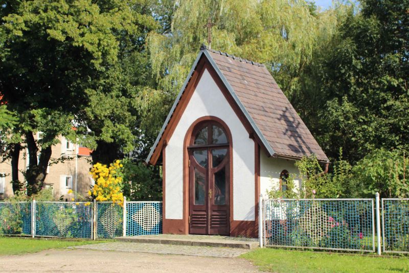 Plik:Strzelce, kapliczka św. Krzysztofa.jpeg