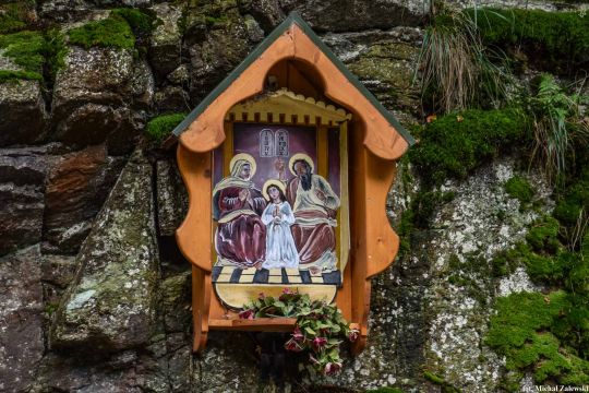 Kapliczka skrzynkowa z obrazem na blasze, Biała Woda