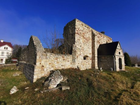 Sobota; ruiny kościoła z XIII w., przebudowywany XV-XIX w.