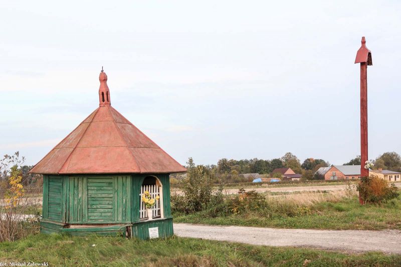 Plik:Krzemień Drugi kapliczka Tekli.jpg