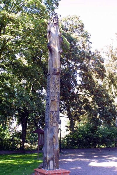 Plik:Kaczanowo, kolos.jpeg