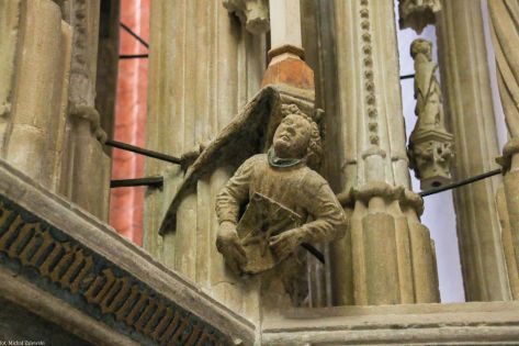 Gmerk Hansa Popplau, jednego z witryków fary elżbietańskiej. To jeden z aniołów z tarczami herbowymi fundatorów (Scheuerlein, Wrocław - św. Jan Chrzciciel, Hörnig i Popplau).