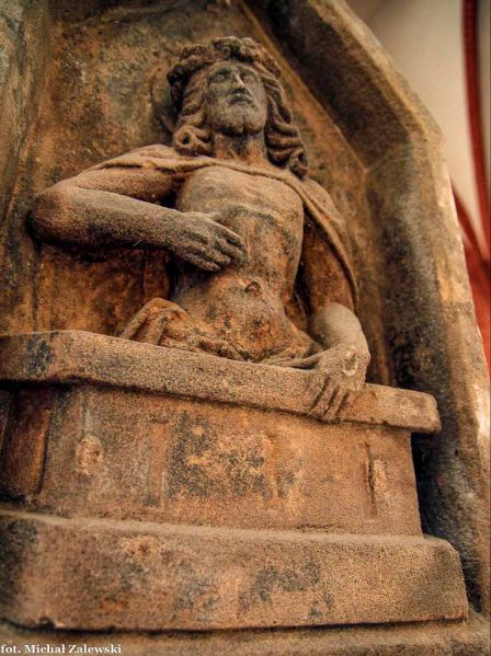 Plik:Dompniga kapliczka Zmartwychwstanie.jpg