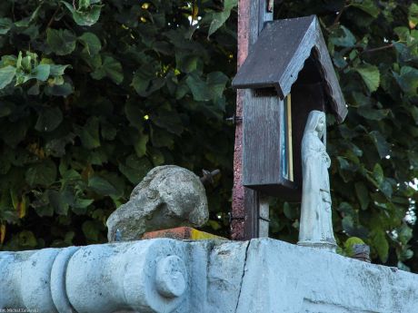 3. Głowa jednej z boskich postaci ze zwieńczenia kolumny (fot. 2013).