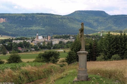 Krzyż przydrożny nad Ratnem Górnym