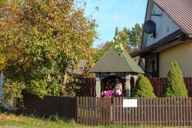 Kapliczka brogowa przydrożna ze św. Janem Nepomucenem, Ciosmy