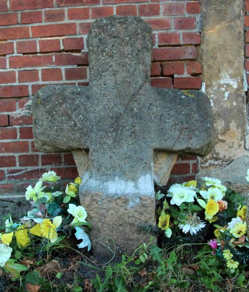 Plik:Pełcznica krzyż kamienny 2012.jpeg