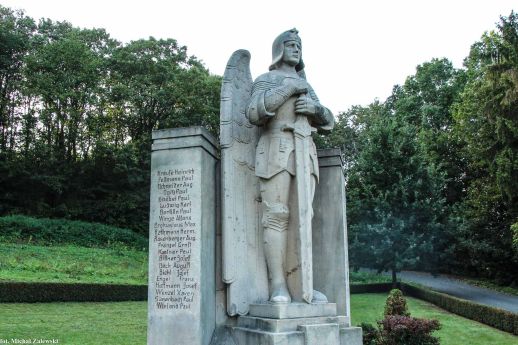 Pomnik wojenny w Szalejowie Dolnym