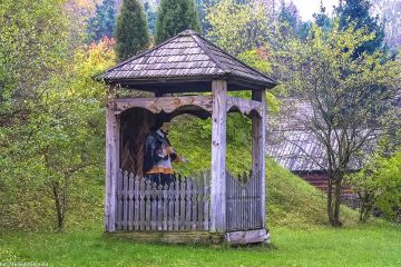 Kapliczka brogowa ze św. Janem Nepomucenem w Nowogrodzie