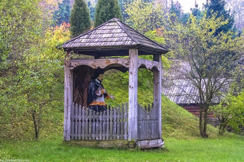 Plik:Nowogród kapliczka brogowa.jpeg