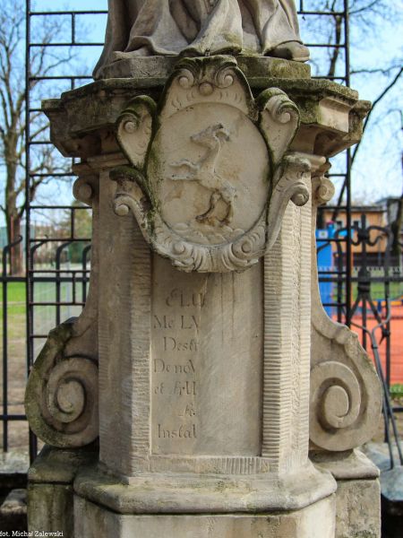 Plik:Osobowice Nepomucen postument 2013.jpg