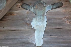 Chrystus wycięty z blachy na kapliczce przydrożnej, Bieliny pow. kielecki