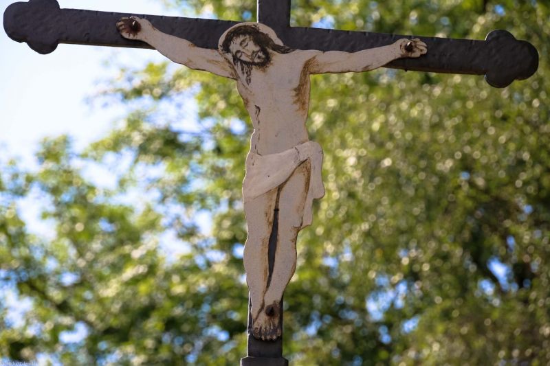 Plik:Hejnice Chrystus z blachy.jpg