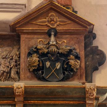 Herb Heugel na epitafium Kaspara Heselera (1501-1577) i jego żony Elisabeth von Domelau (1514-1589) w farze elżbietańskiej. Herb dotyczy matki Elżbiety - Margarethe von Heugel und Pollogwitz (zm. 1576).