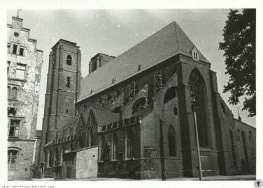 Kapliczka Dompniga przy domu senioralnym