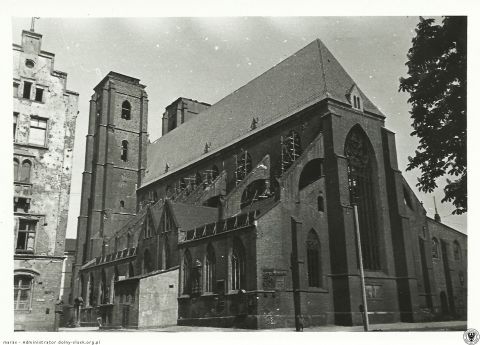 Kapliczka Dompniga przy domu senioralnym