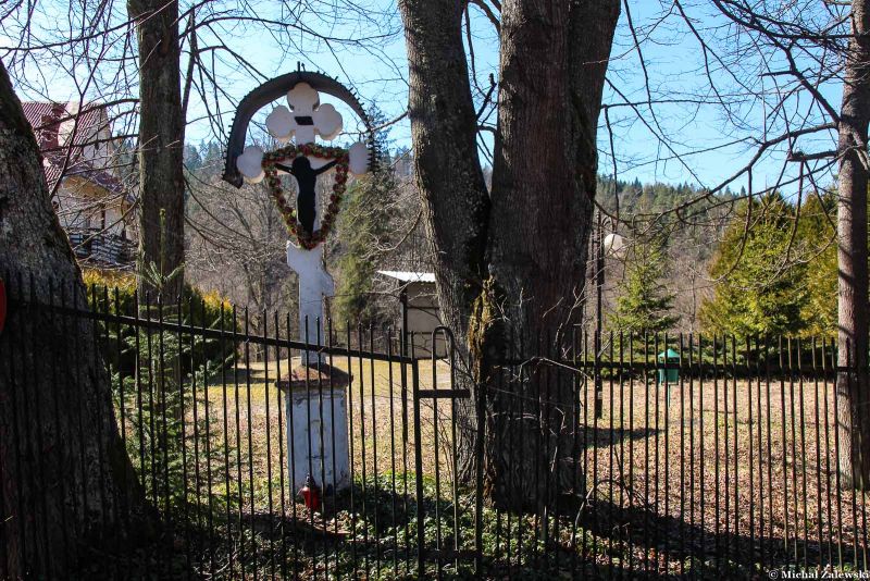 Plik:Złockie krzyż figura.jpg