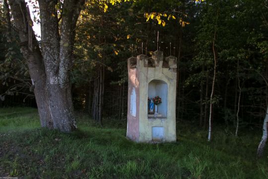 Workiejmy, pow. lidzbarski; poprzednia kapliczka w 2023 r.