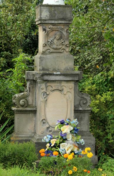 Plik:Przecławice postument.jpg