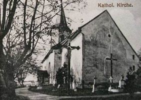 Tomaszów Bolesławiecki, krzyż drewniany z blaszanym Chrystusem