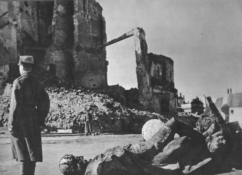 Plik:Kolumna Zygmunta III 1945.jpg