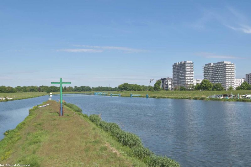 Plik:Wrocław Most Trzebnicki krzyż.jpg