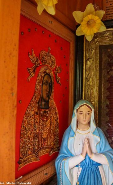 Plik:Brok kapliczka 2013c.jpg