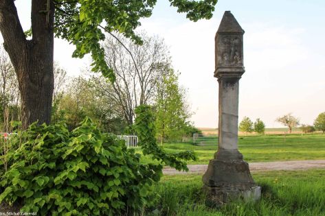 Kapliczka słupowa, marter, w Morawie