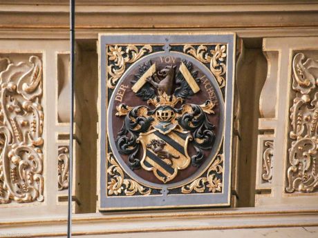 Herb na balustradzie północnego chóru bocznego w farze elżbietańskiej we Wrocławiu