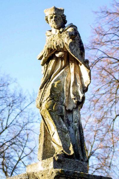 Plik:Szczyty-Dzęciołowo, Nepomuk c.jpg