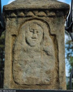 8. Płaskorzeźba z tyłu (fot. 2013)