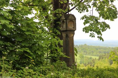 Kamienna kapliczka słupowa, Golejów