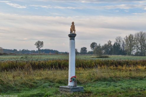 kolumna z Chrystusem Frasobliwym koło Wełnina