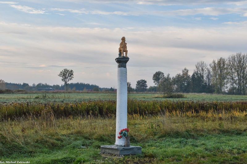 Plik:Wełnin kolumna Frasobliwy.jpg